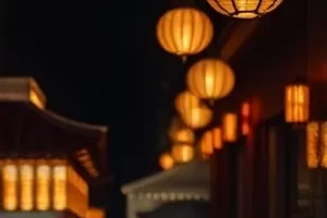 晚场散场后最后一位客人推开的门